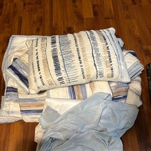Blue/white/grayish brown Daybed bedding